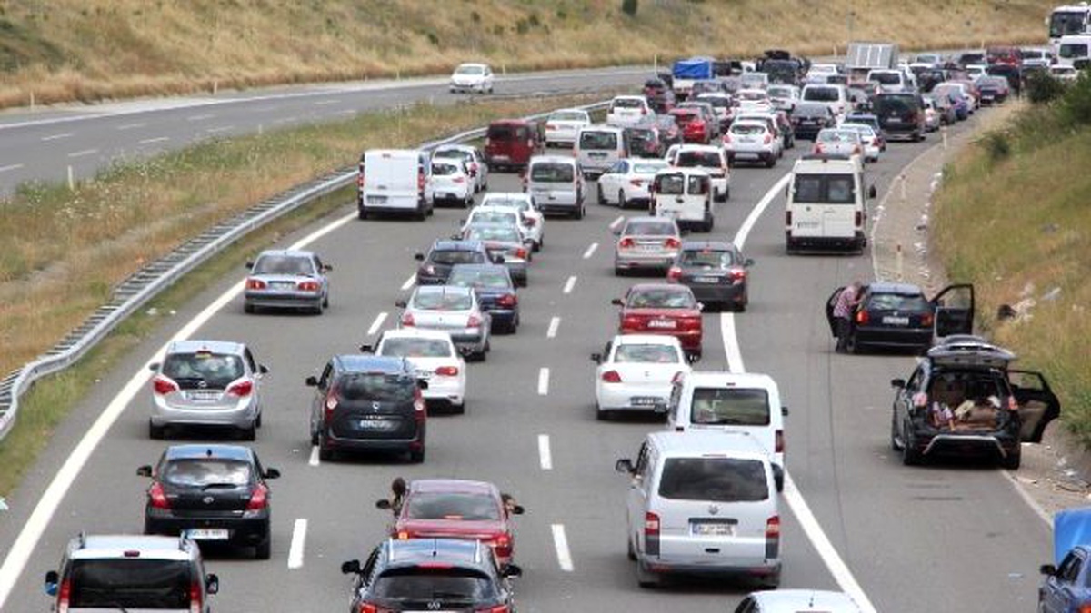 Bolu Tem Otoyolunda 20 Kilometre Araç Kuyruğu