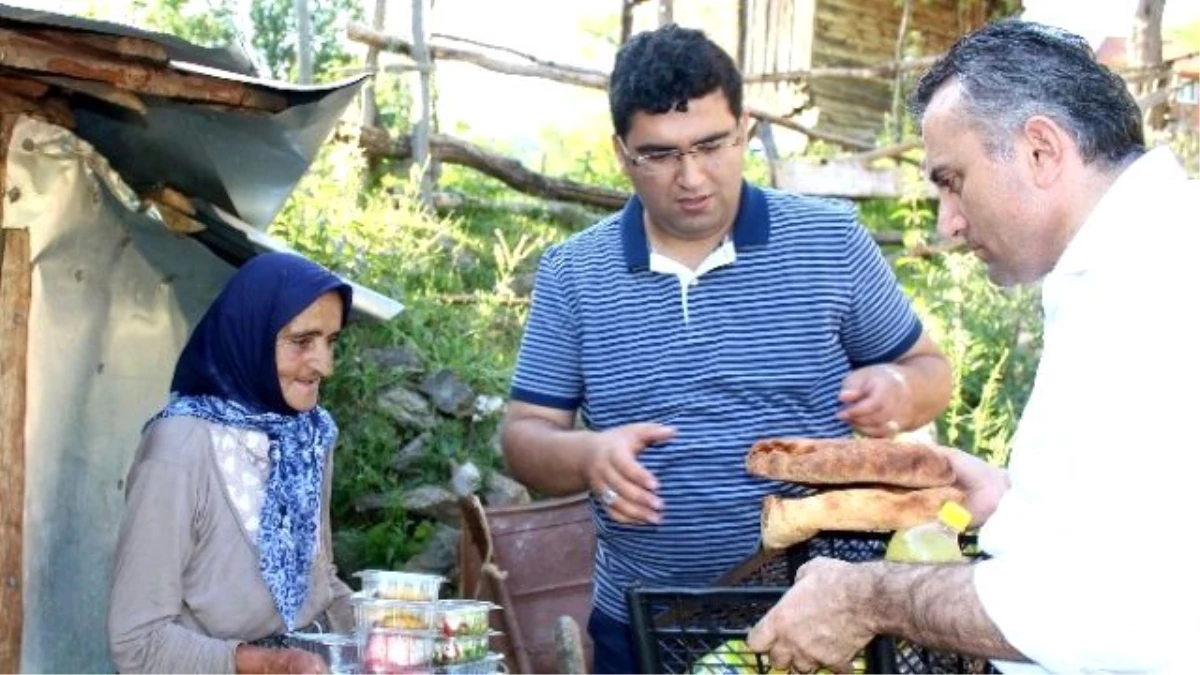 Bozkurt Kaymakamlığı İhtiyaç Sahibi 400 Kişiye İftar Yemeği Ulaştırdı