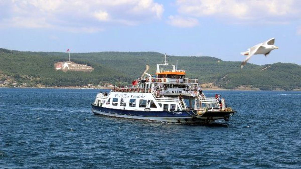 Çanakkale\'de Feribot Kuyruğu Devam Ediyor