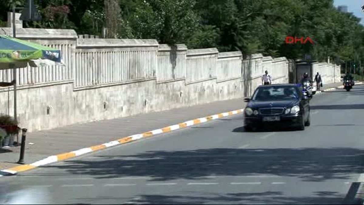 Cumhurbaşkanı Erdoğan Anne ve Babasını Mezarlarını Ziyaret Etti