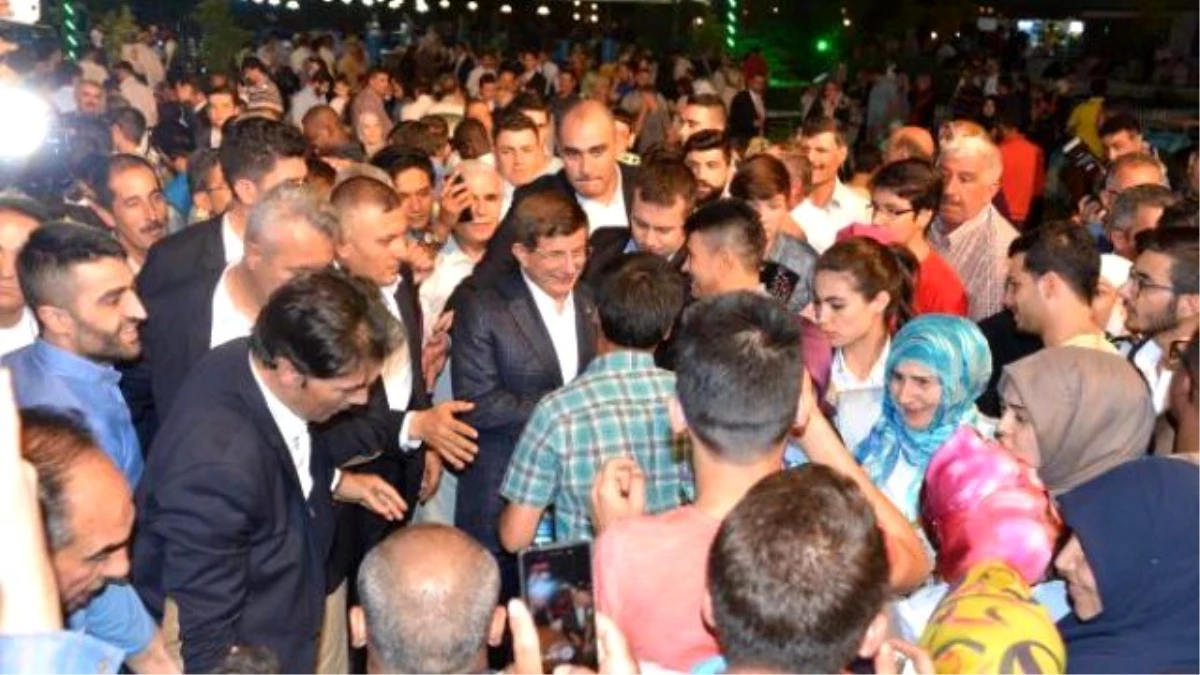Davutoğlu Ata Toprağında \'Başbakan\' Olarak Karşılandı