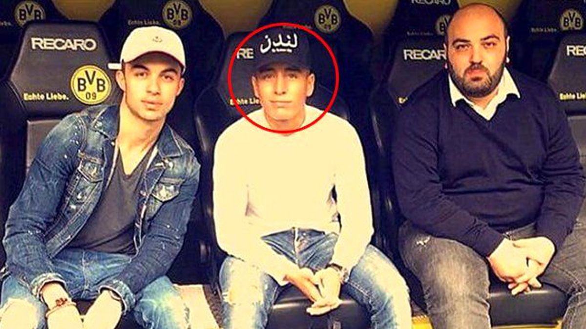 Emre Mor'un Arapça Şapkası Tepkilere Sebep Oldu