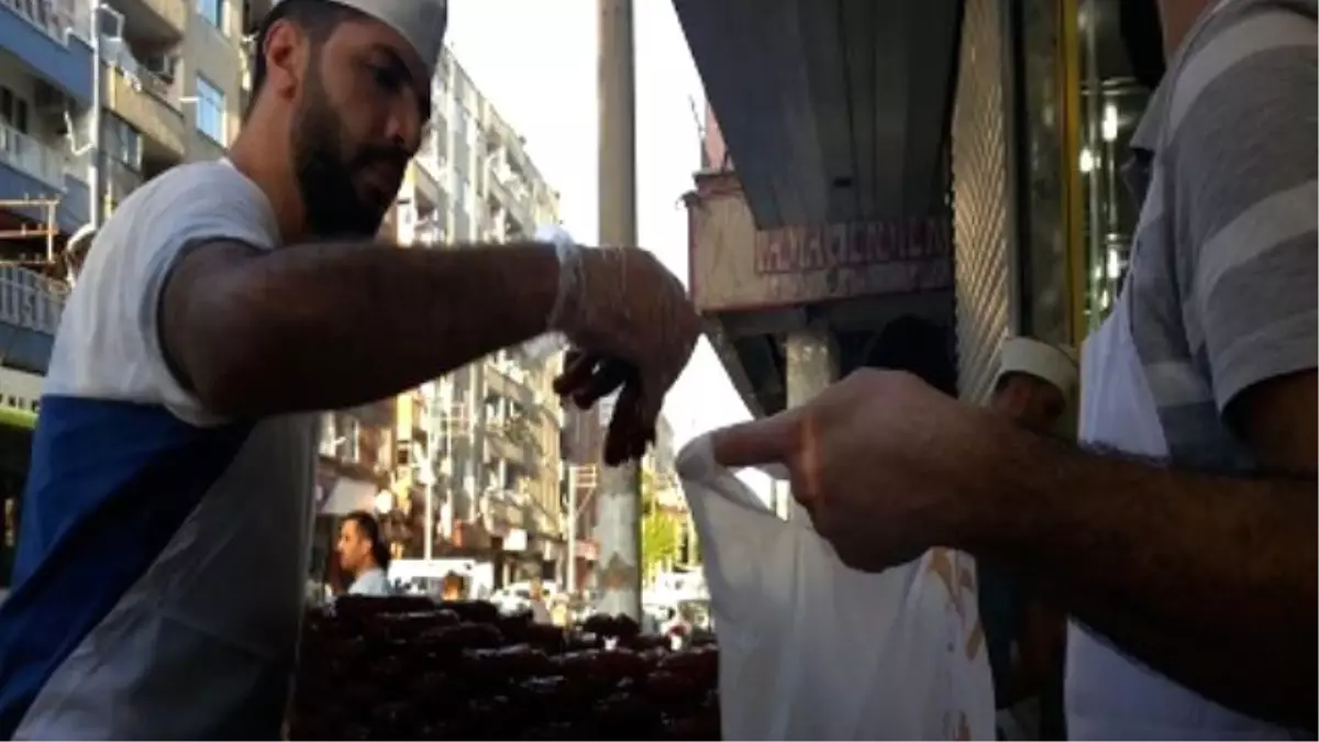 İftar Öncesi Halka Tatlı Kuyruğu