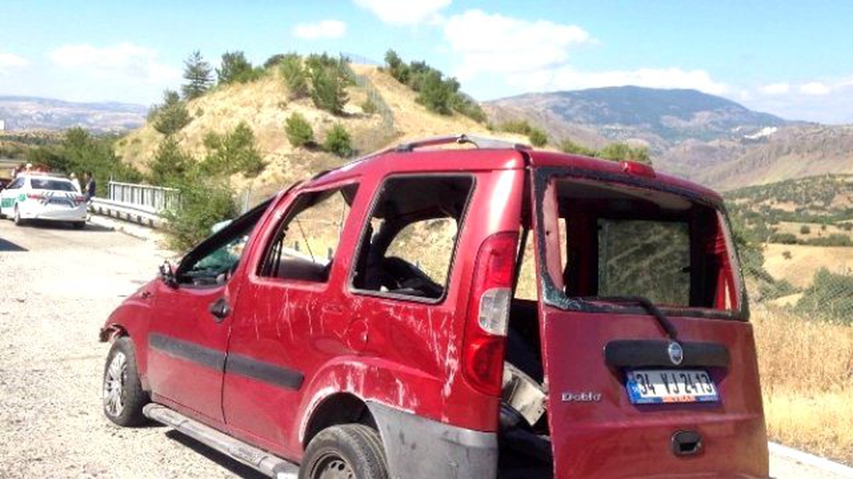 Kızılcahamam\'da Trafik Kazası: 2 Ölü, 4 Yaralı