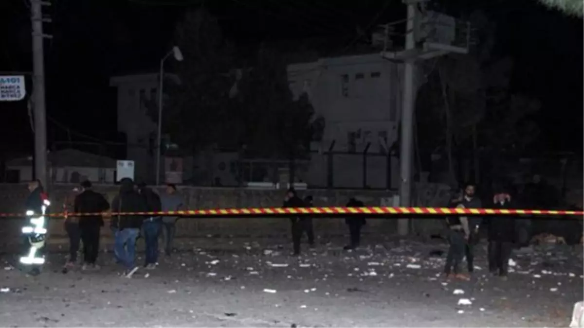 Kızıltepe\'de Teröristlerin Yerleştirdiği Bomba Patladı: 3 Yaralı