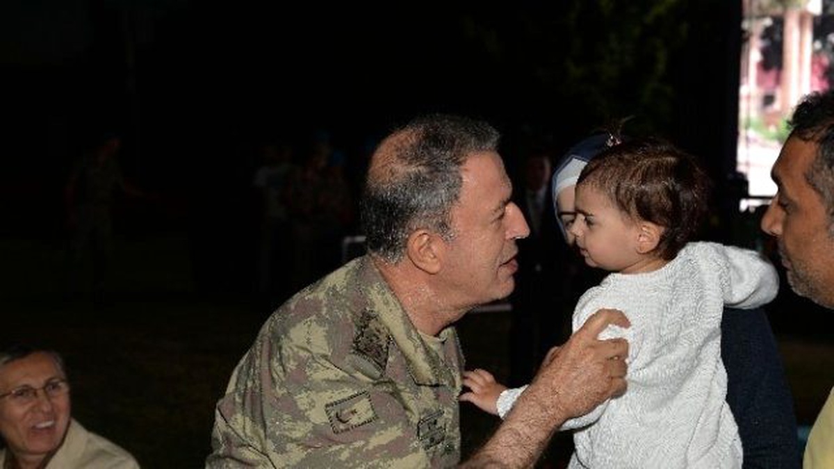 Orgeneral Akar, Kayseri\'de Şehit Aileleri ve Gazilerle İftar Yaptı