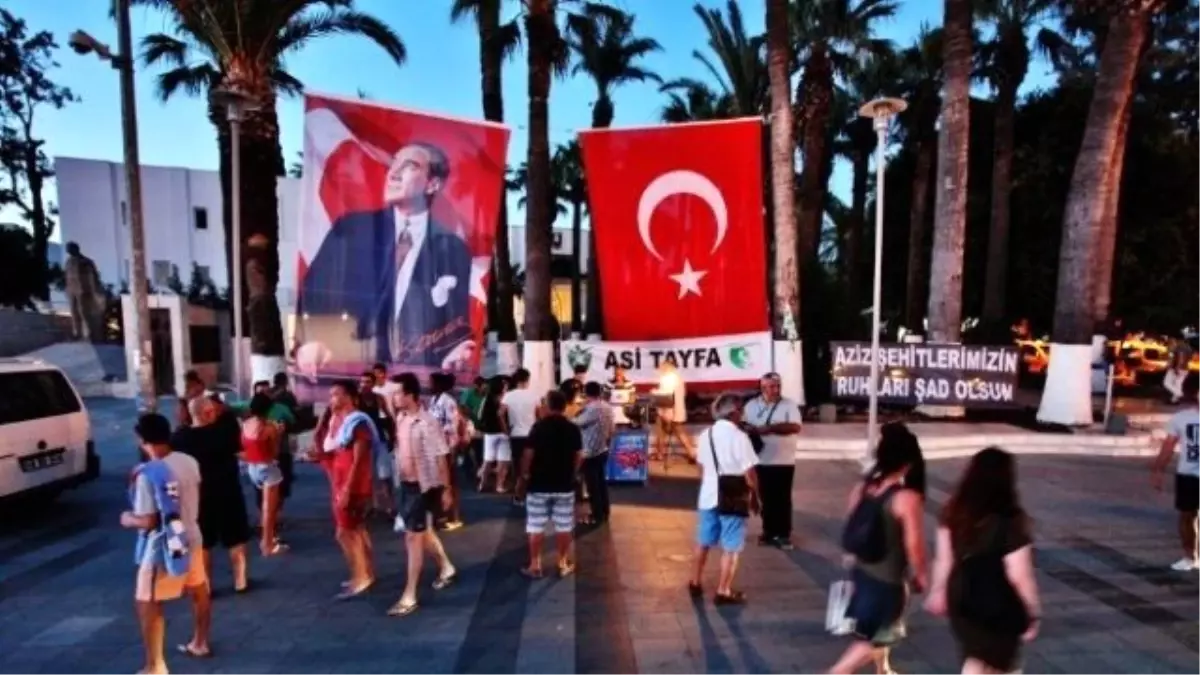 Taraftar Grubu Asi Tayfa Şehitler İçin Lokma Dağıttı