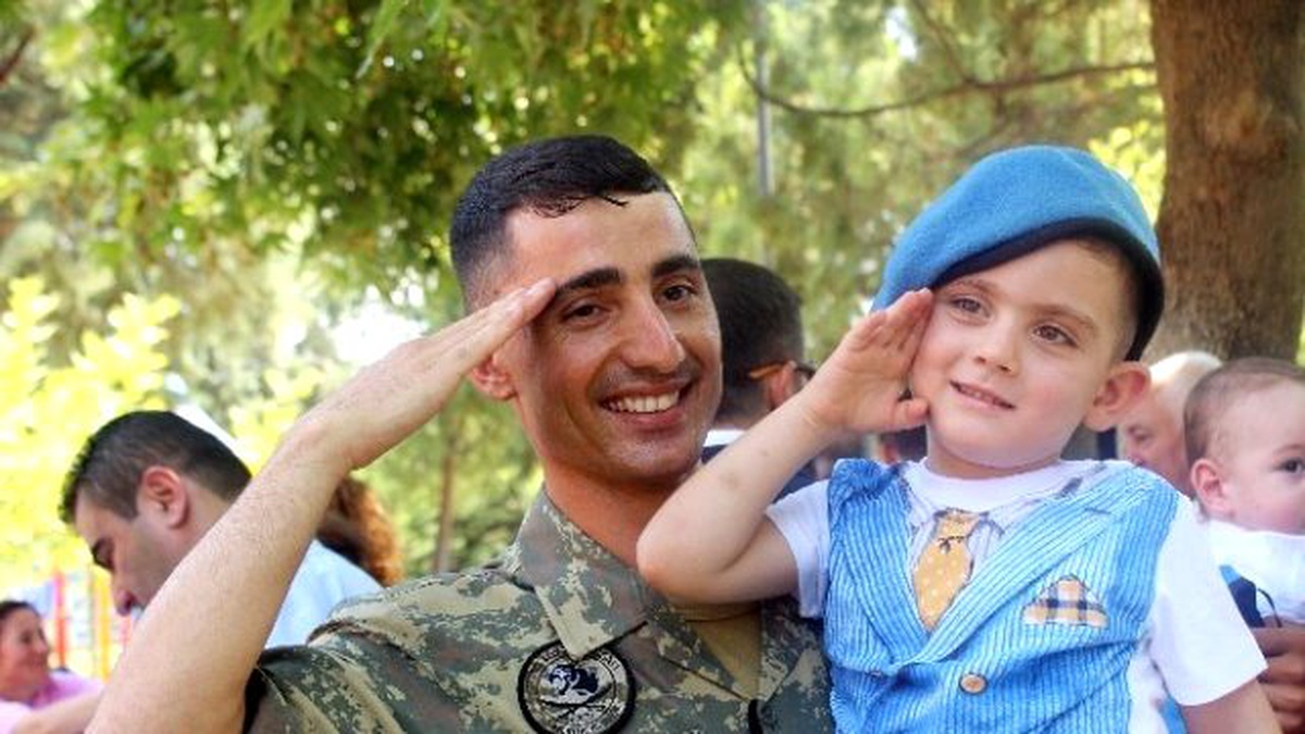 Askerler Kimsesiz Çocuklarla Bir Araya Geldi
