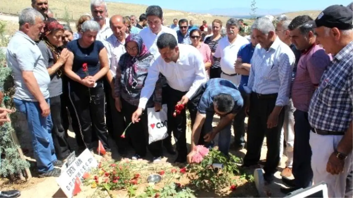 CHP\'liler Ankara Saldırısında Hayatını Kaybedenleri Andı