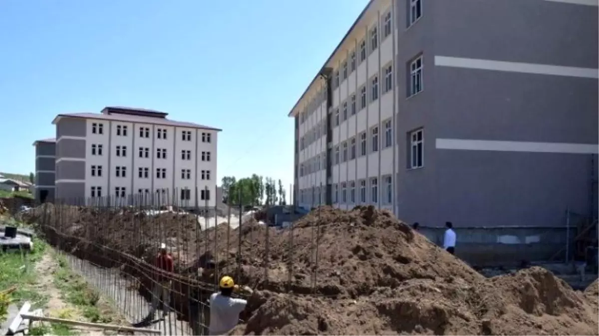 Kaymakam İzci, İmam Hatip Lisesi İnşaatı Yerinde İncelendi