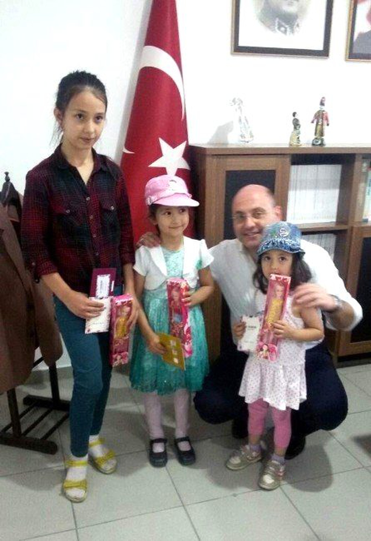Kütahya AK Parti\'den 300 Çocuğu Bayramlık