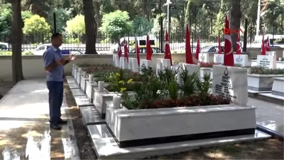 Manisalılardan Arife Günü Kabir Ziyareti