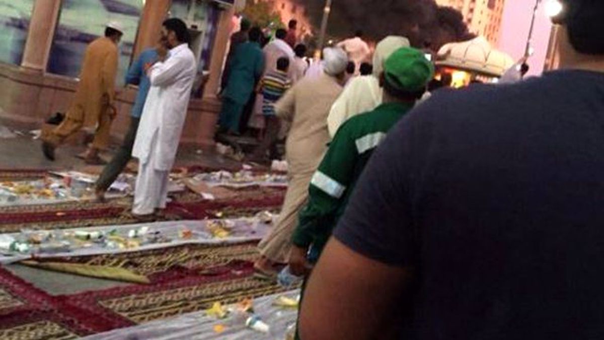 Mesci-i Nebevi'yi Ziyaret Edenler Saldırıya İftar Sofrasında Yakalandı