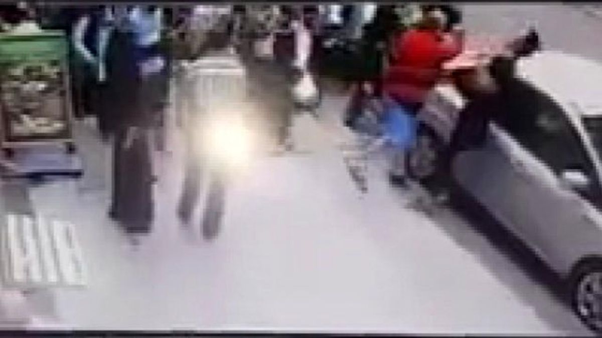 Müdür Sigara İçen Çalışanını Bir Yumruğuyla Bayılttı