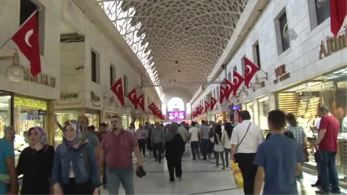 Tarihi Çarşılarda Bayram Yoğunluğu