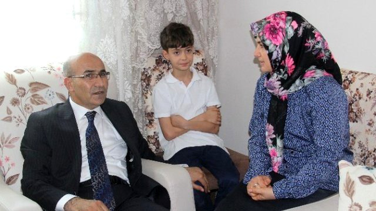 Vali Demirtaş, Şehit Ailelerini Ziyaret Etti