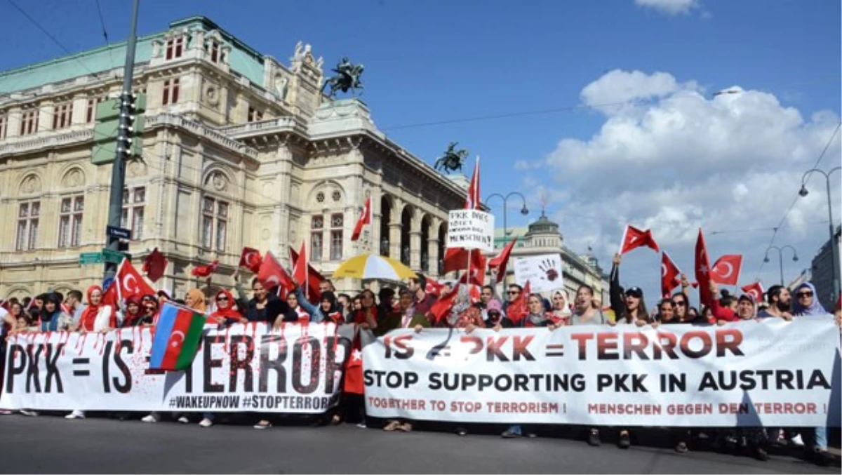 Viyana\'da 5 Bin Kişi Terörü Protesto Etti