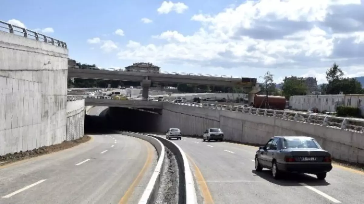 Yeni Keçiören Bulvarı\'nın İlk Etabı Olan Basınevleri Köprülü Kavşağı Trafiğe Açıldı