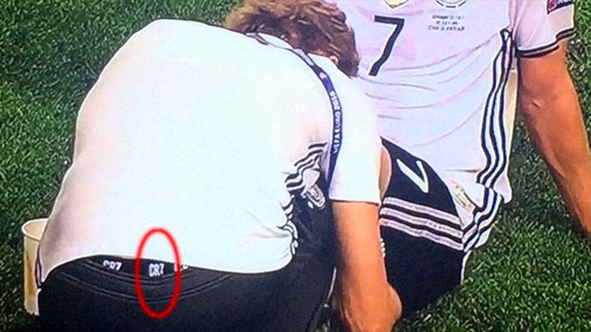 Alman Milli Takımı Fizyoterapisti, C. Ronaldo Markalı İç Çamaşırı Giydi