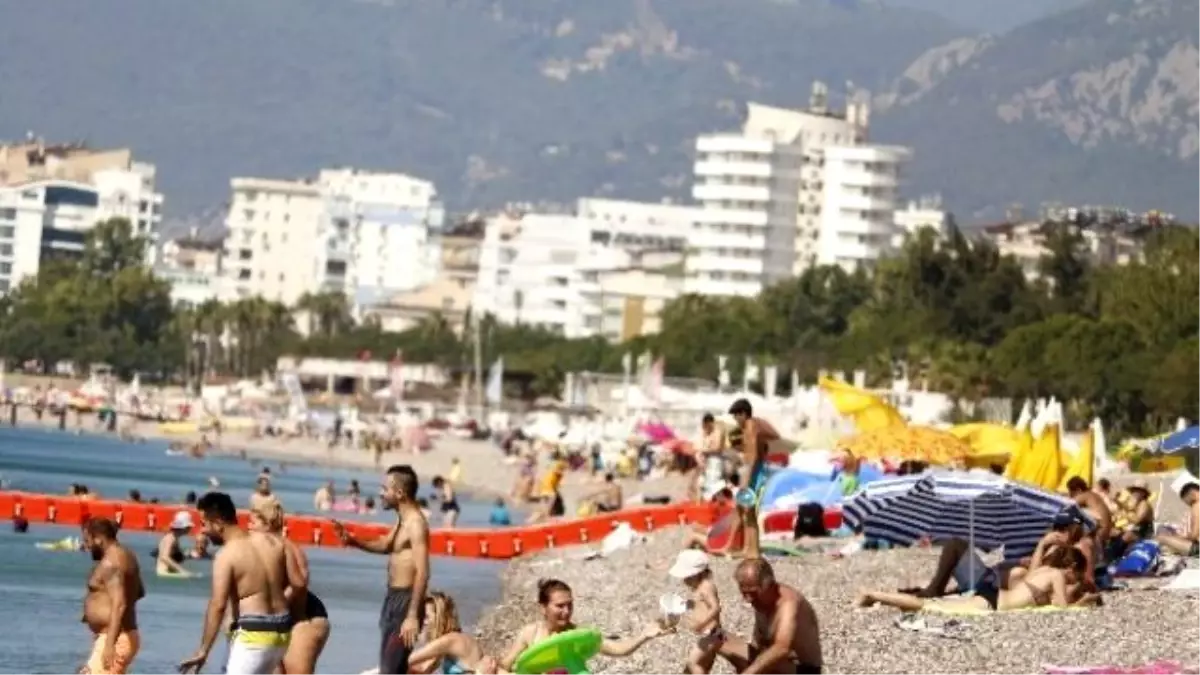 Antalya Sahillerinde Bayram Yoğunluğu