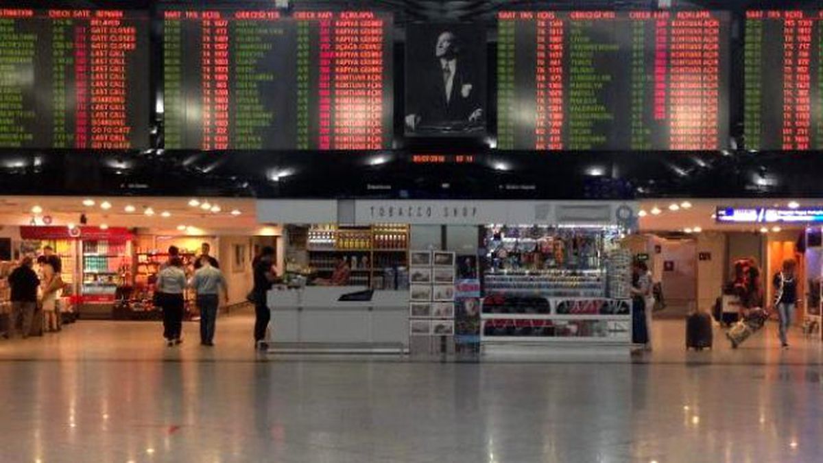 Atatürk Havalimanı İç Hatlar\'da Bayram Yoğunluğu
