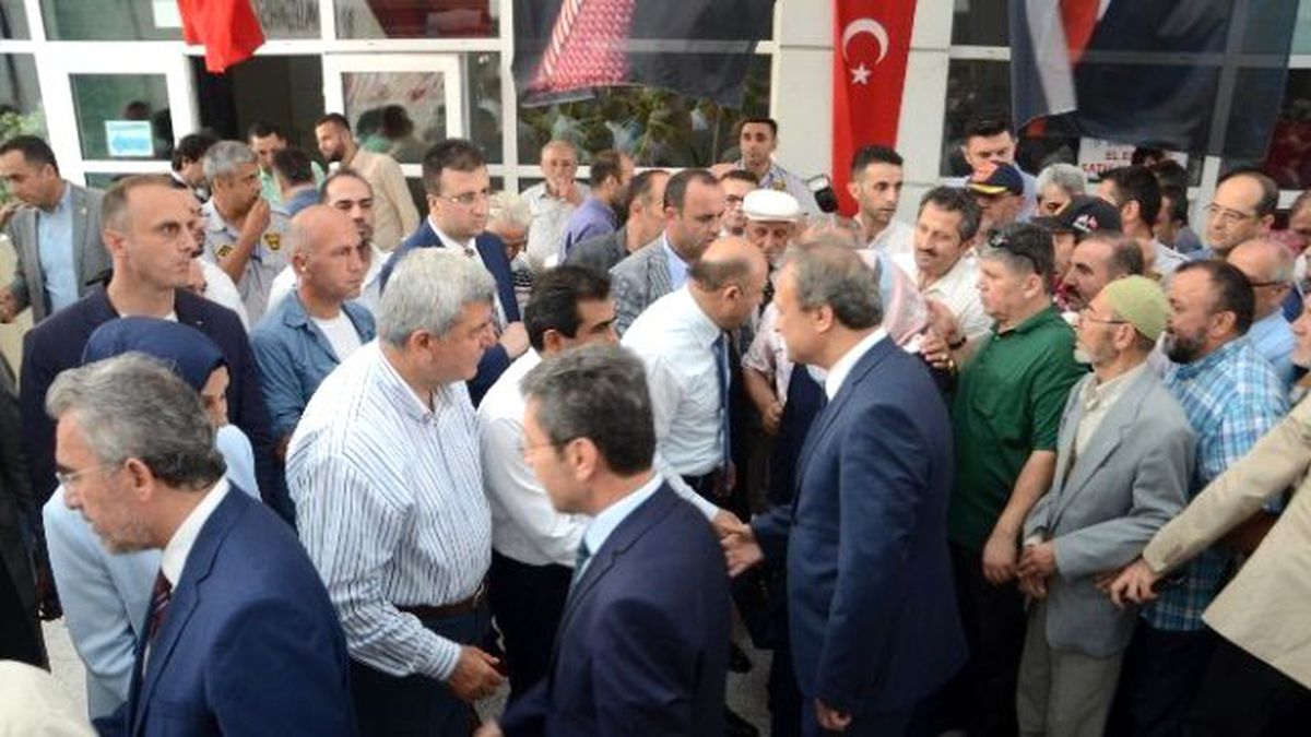 Bakan Işık, Kocaeli\'de Bayramlaşma Programlarına Katıldı