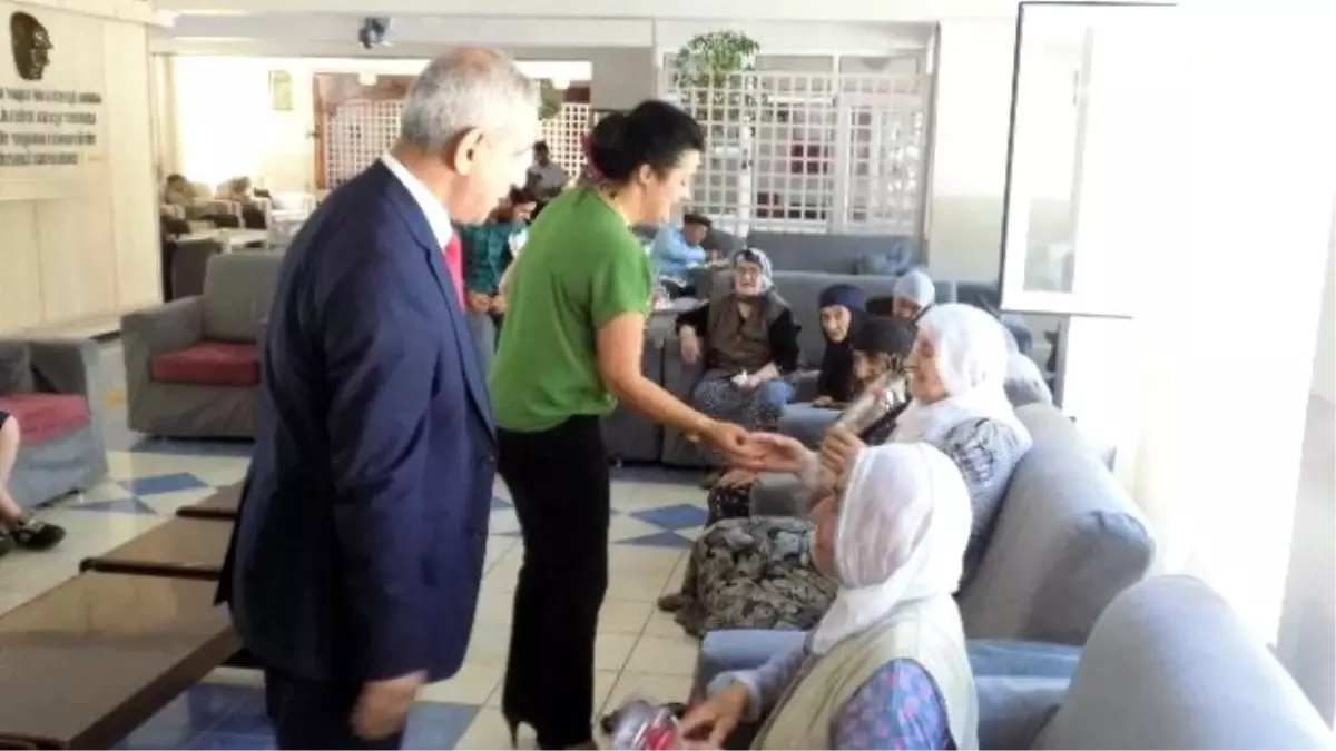 Bayramda Yaşlıları Unutmadılar