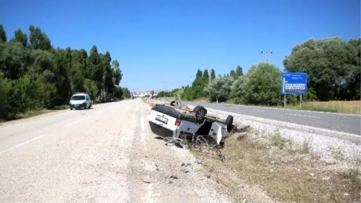 Beyşehir\'de Otomobiller Devrildi: 2 Yaralı