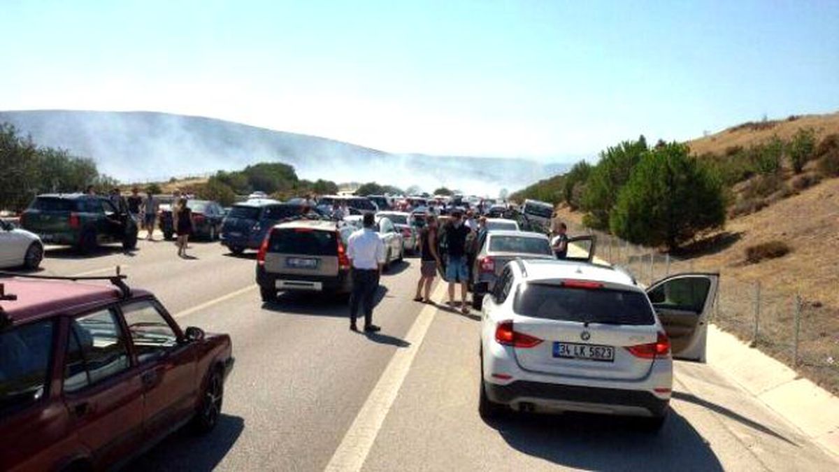 Çeşme\'de Otluk Alanda Yangın