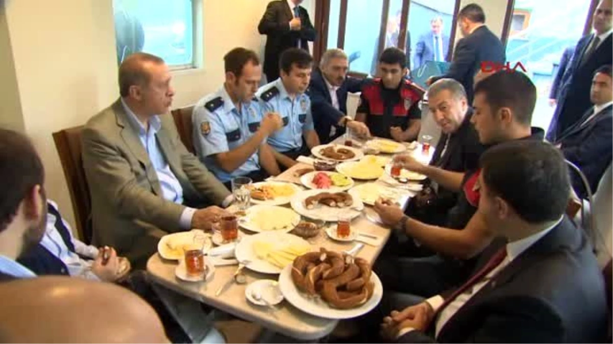 Cumhurbaşkanı Erdoğan\'dan Polis Merkezine Ziyaret