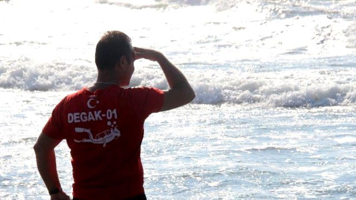 Dalgalara Kapılan Genç Kayboldu
