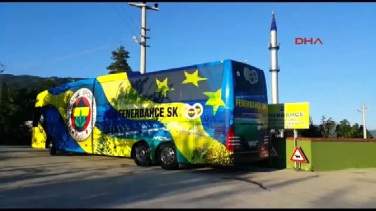 Fenerbahçeli Futbolcular Bayram Namazını Köylüler ile Kıldı