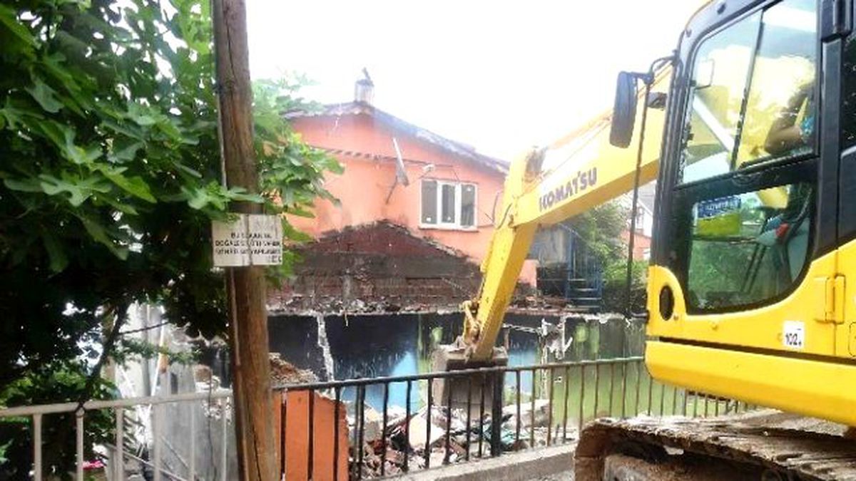 Görüntü Kirliliği Oluşturan Yapı Yıkıldı