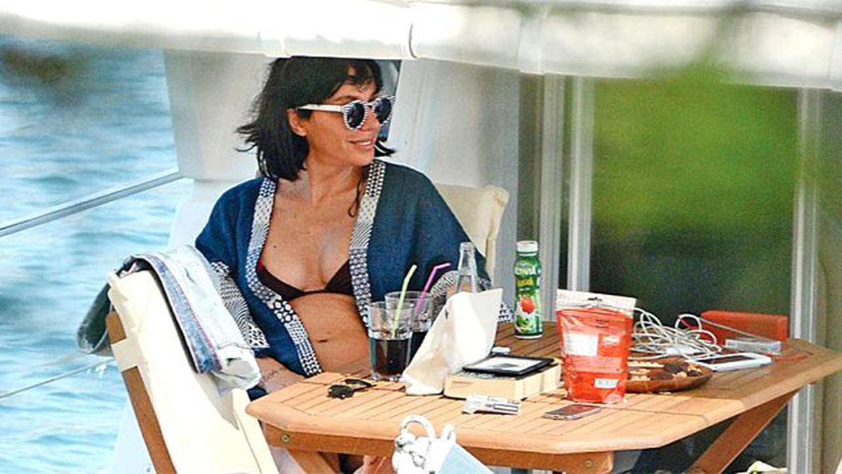 Görüntülenmek İstemeyen Gülşen Perde Kapattırdı