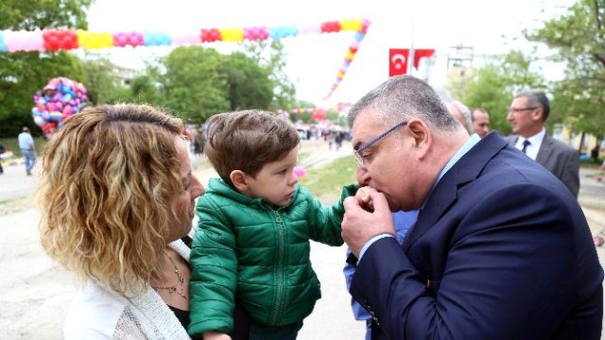 Kesimoğlu: "Sevgi ve Saygının Pekiştiği, Barışın Egemen Olduğu Bir Ramazan Bayramı Diliyorum"