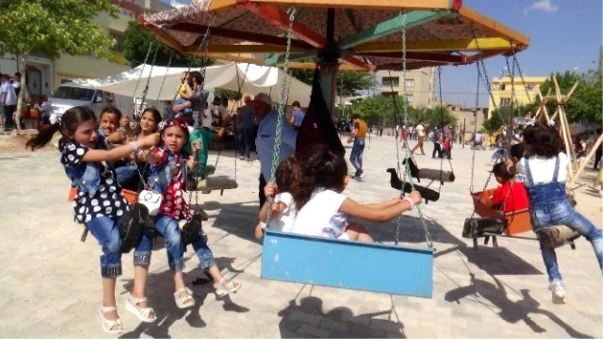 Kilis\'te Bayram Yerine Akın Eden Türk ve Suriyeli Çocuklar Birlikte Eğlendi