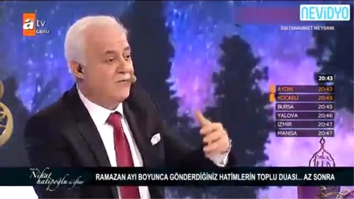 Nihat Hatipoğlu\'ndan Eşine Jest