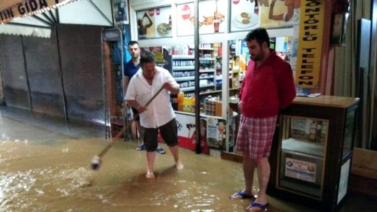 Rize\'de Birçok Ev ve İş Yerini Su Bastı