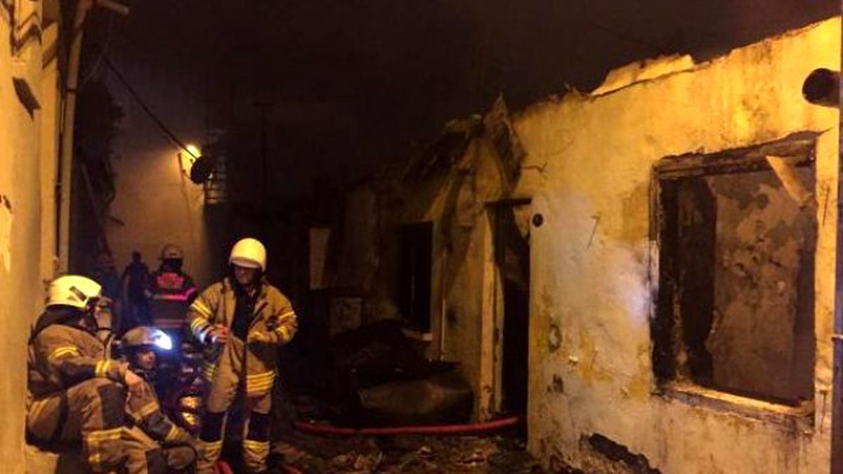 Rüzgarın Etkisiyle 2 Eve Daha Sıçrayan Alevler Korkuttu
