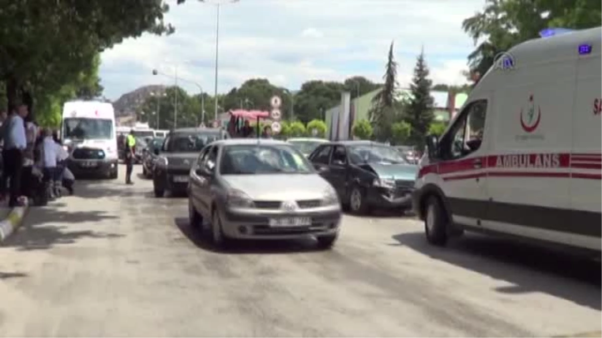 Tokat\'ta İki Otomobil Çarpıştı: 7 Yaralı