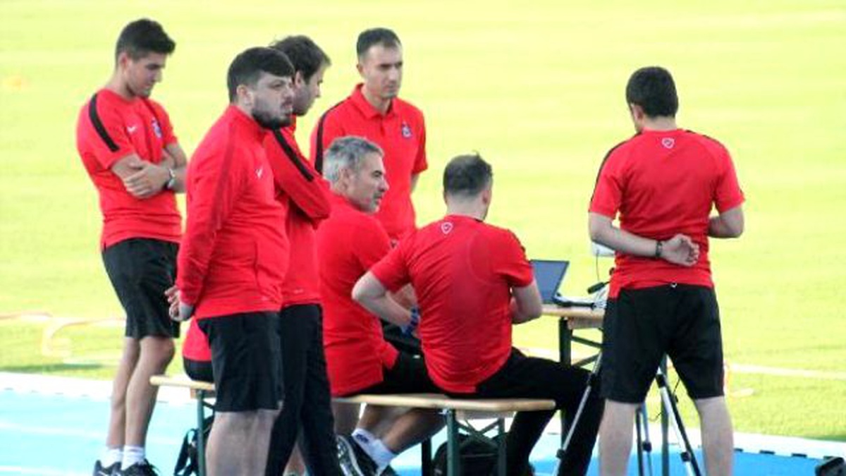 Trabzonspor Teknik Direktörü Yanal, Bilimsel Çalışıyor