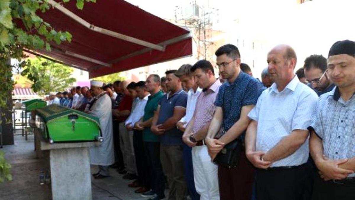 Trafik Kazasında Ölen 5 Kişi Toprağa Verildi