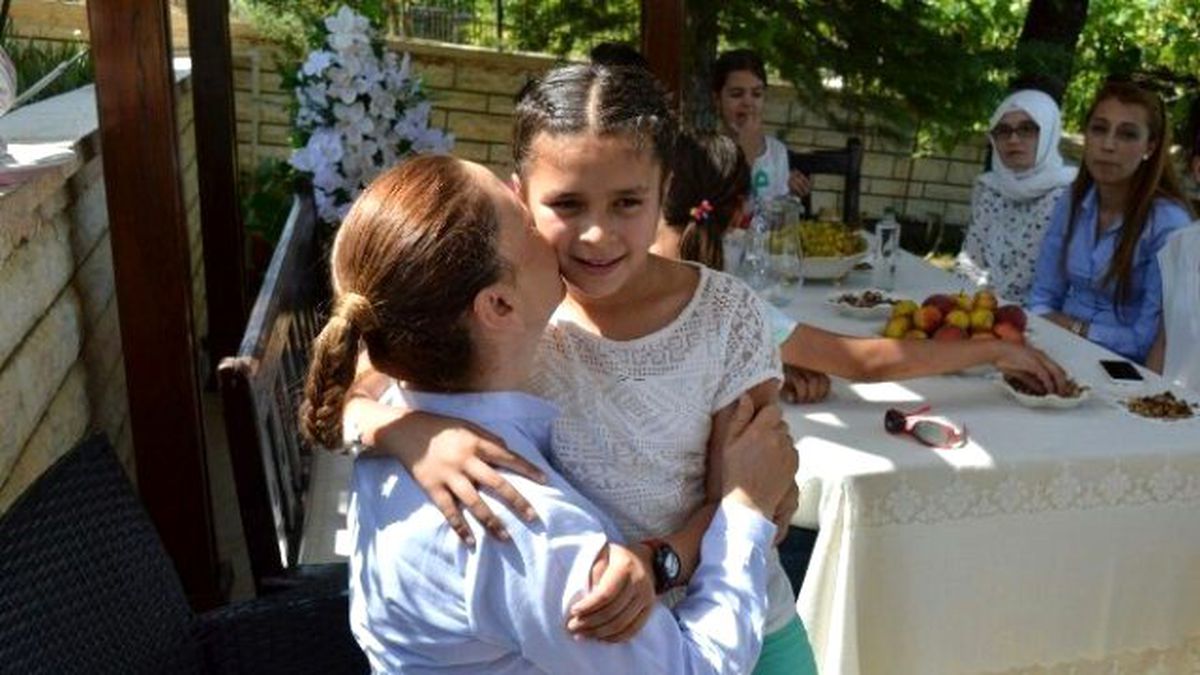 Ak Partili Çalık, Sevgi Evlerinde Kalan Çocukları Evinde Ağırladı