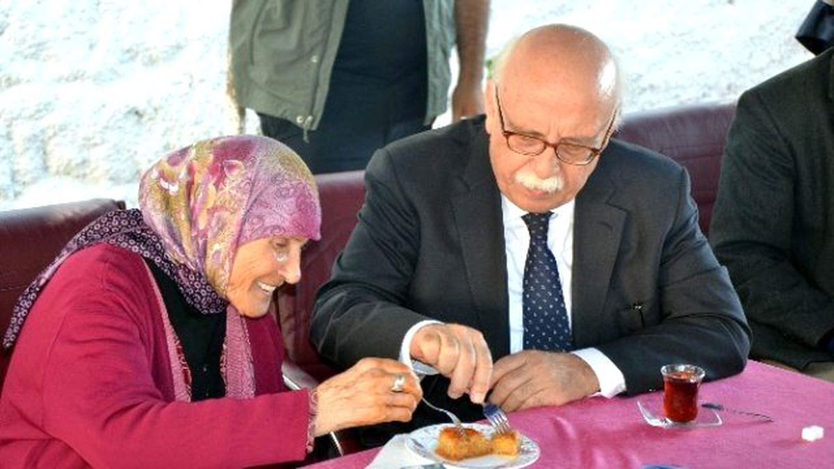 Bakan Avcı Huzurevi Sakinleri ve Esnafla Bayramlaştı
