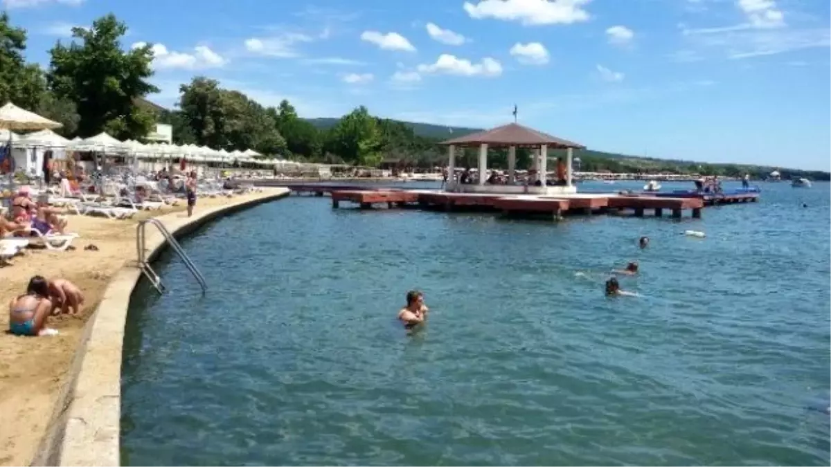 Bayram Güneşini Görenler Kendini Sahile Attı