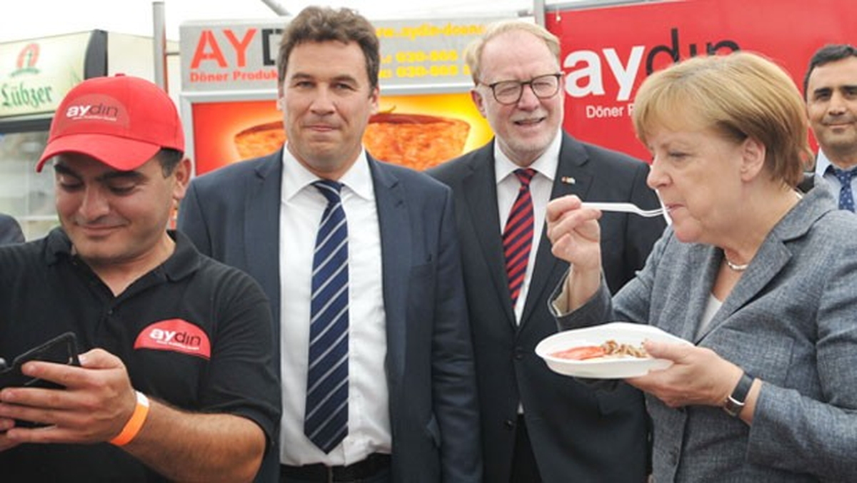 Bild Muhabiri İki Kere Aynı Soruyu Sordu Ama Merkel Duymazdan Geldi