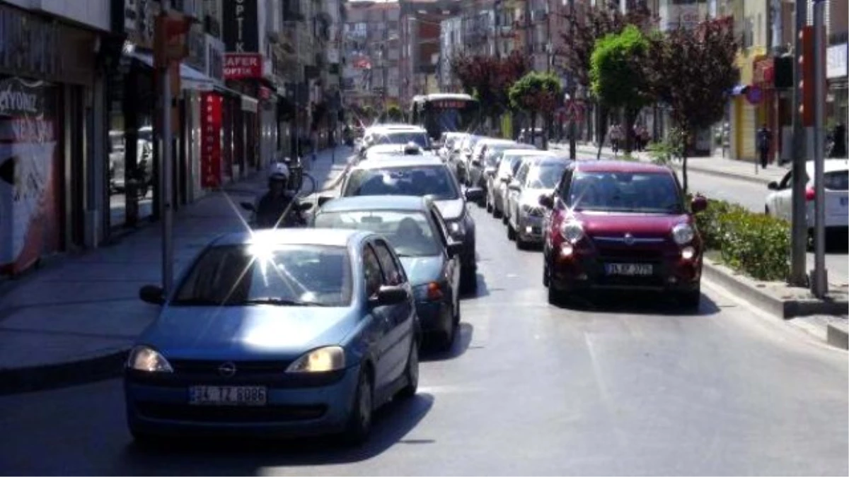 Çanakkale\'de 6 Feribot Yetmedi Trafik Şehir İçine Ulaştı