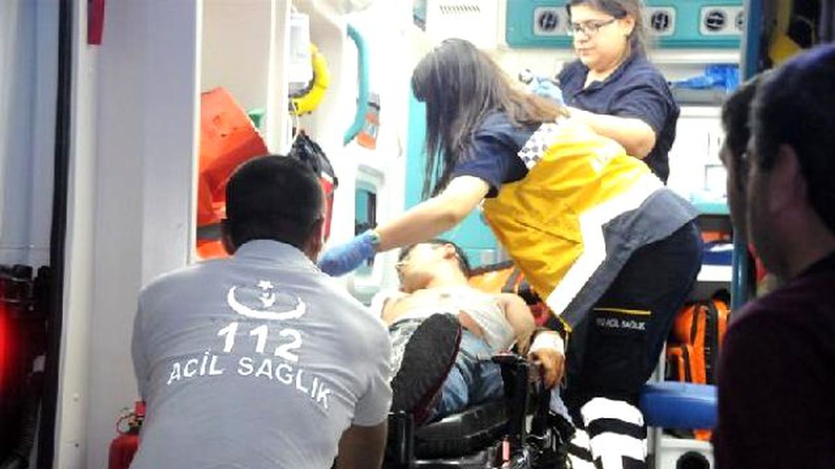 Gaziantep'te, 15 Yaşındaki Çocuk Polis Bıçakladı