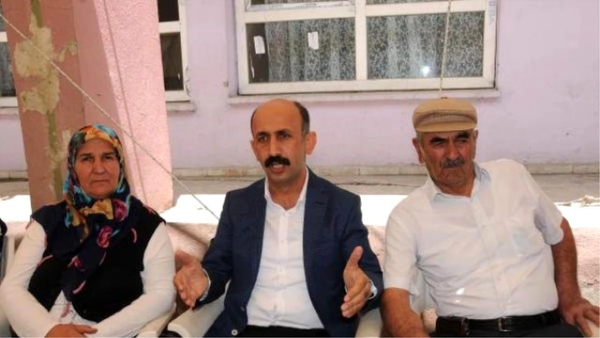 HDP\'liler Bayramlaşma Töreninde Polislere Şeker İkram Etti