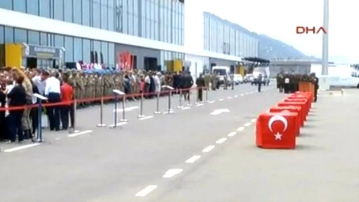 Giresun Şehitlerini Memleketlerine Hulusi Akar Uğurladı